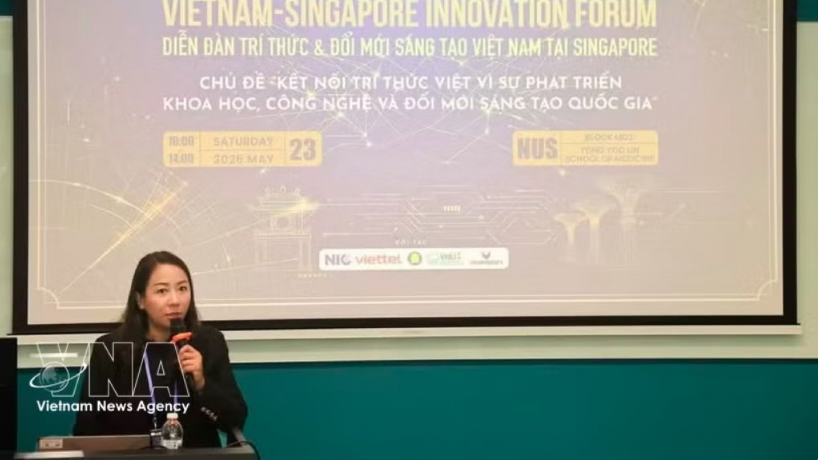 Vietnamese community in Singapore pins high hope on top leader's state visit